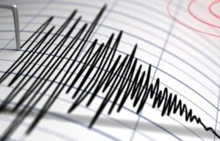 يبيب زلزال بقوة 6.2 درجة على مقياس ريختر يضرب جزر فى إندونيسيا ئ\ئ
