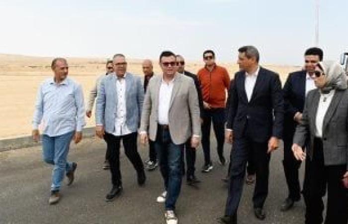 يبيب وزير الإسكان يتفقد مشروع "الإسكان الحر" بمدينة السويس الجديدة ئ\ئ