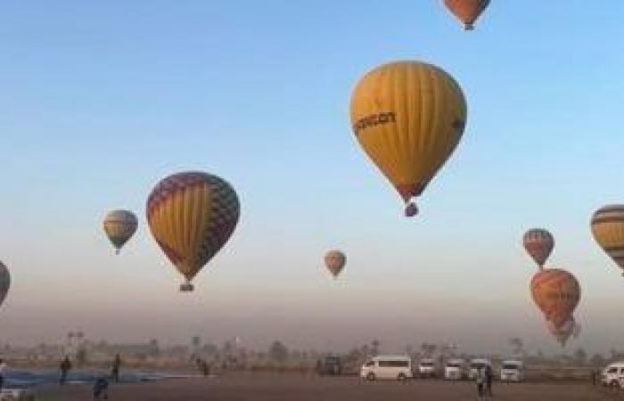 يبيب البالون الطائر مغامرة ساحرة تحلق بالسياح على ارتفاع 2000 قدم بالأقصر.. صور ئ\ئ