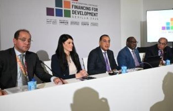 يبيب رئيس الوزراء: الحكومة تسعى للحفاظ على المسار التنازلى لنسبة الدين من الناتج المحلى ئ\ئ